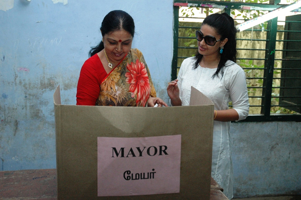 snehaprasanna cast their votes @ chennai mayor election 2011 unseen pics